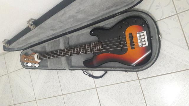 Baixo squier fender