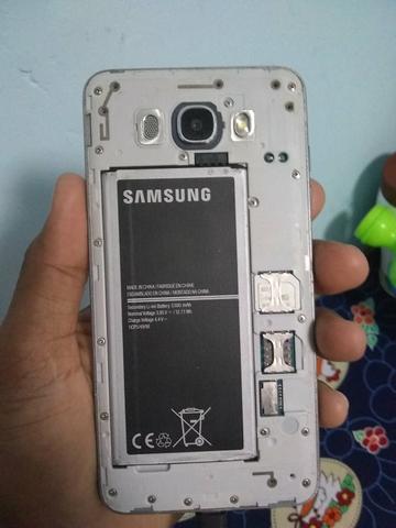 Vendo um j7 metal 2016 16 giga 2 de ram aceito cartão