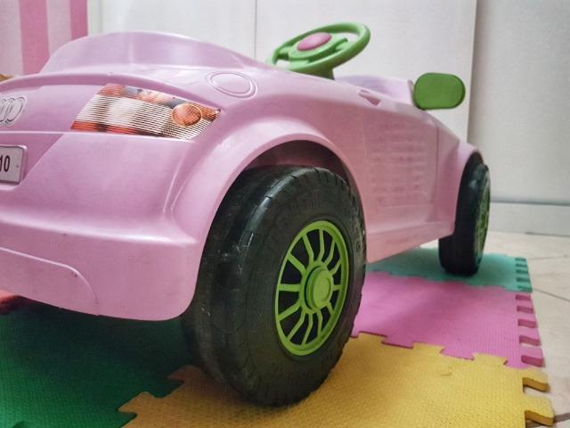 Carrinho a pedal infantil Audi TT rosa - Momeplay (usado em muito bom estado) - Foto 6