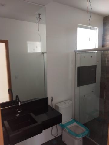 Arniqueiras QD 05 Casa 3 qts 2 suítes fino acabamento condomínio fechado 690mil - Foto 2
