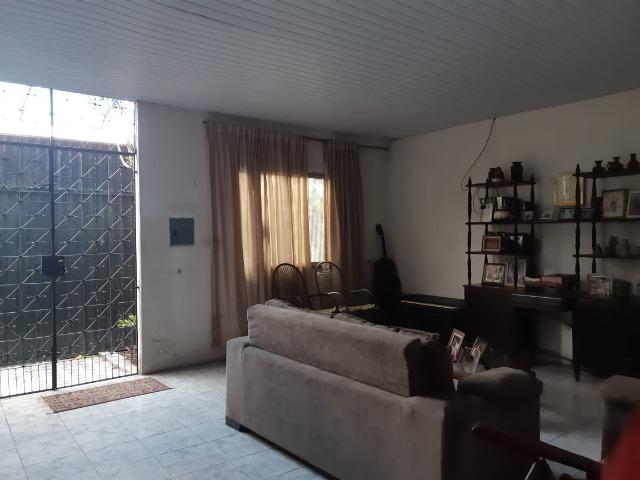 Casa na Av Waldir Diogo com 05 quartos e garagem pra 4 carros. Excelente imóvel - Foto 3