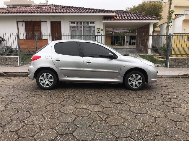 Peugeot 207 XR 1.4 ano 2011 Completo! - Foto 9