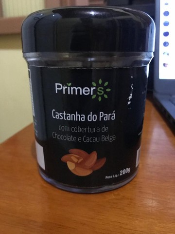 Castanha do Pará com cobertura de chocolate e cacau Belga