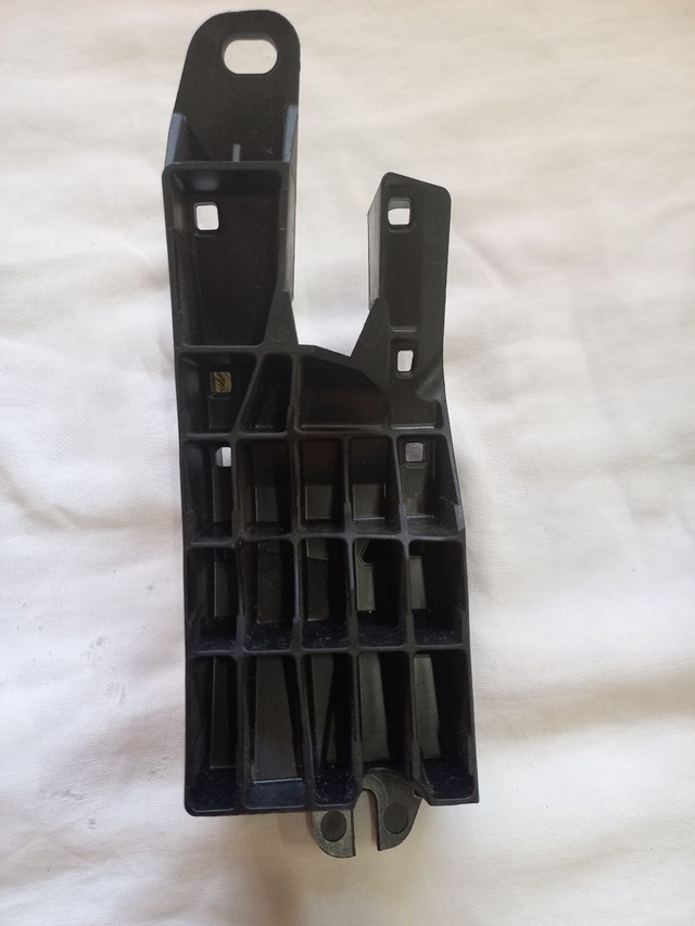 Bracket suporte radiado mercede Gla 2013/19