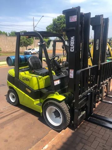 Empilhadeira Clark C30