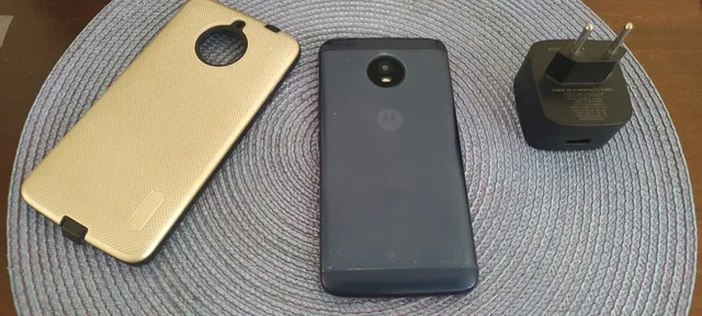 Smartphone Motorola Moto E4 Plus Dourado 16GB, Tela 5.5, Dual Chip, Android  7.0, Bateria 5.000 mAh, Câmera 13MP, Processador Quad-Core e 2GB RAM