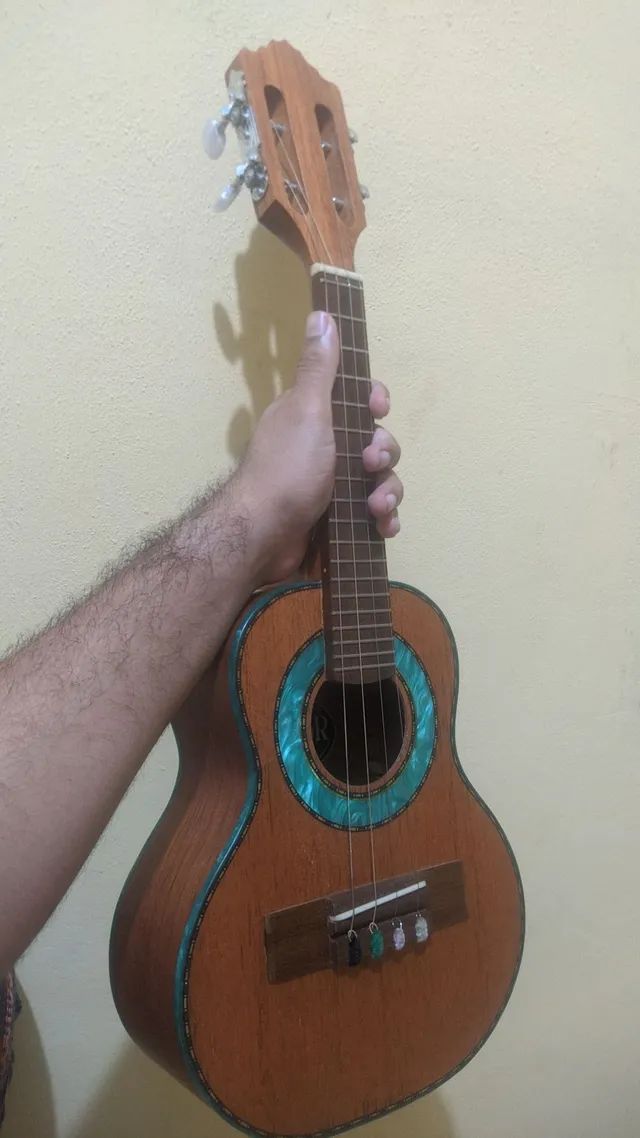 Cavaquinho Redentor Luthier de Cedro Maciço captado.  