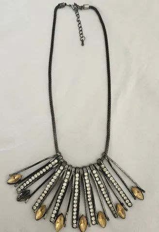 Colar <br>Tamanho médio <br>$ 35,00