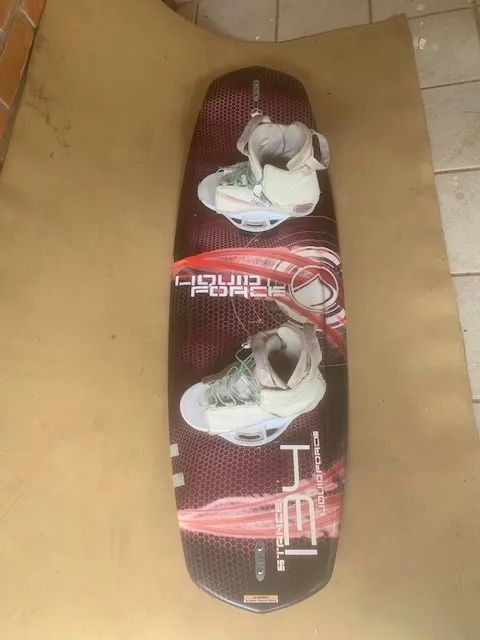 prancha liquid force 134 + botas hyperlite  - Foto 5