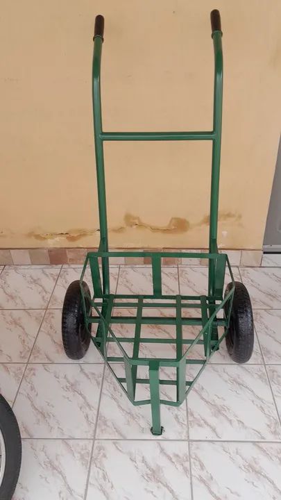 Carrinho de mão para carregar garrafão de água e outras coisas.  - Foto 3
