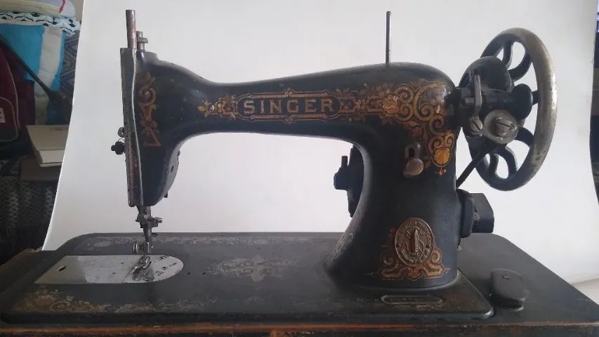 ANTIGUIDADE  MAQUINA DE COSTURA SINGER