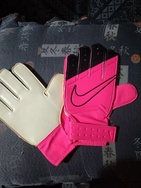 Luva goleiro Nike GK juvenil / Semi-nova.