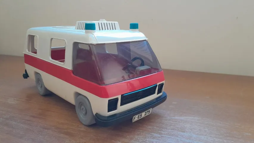 playmobil ambulancia troll