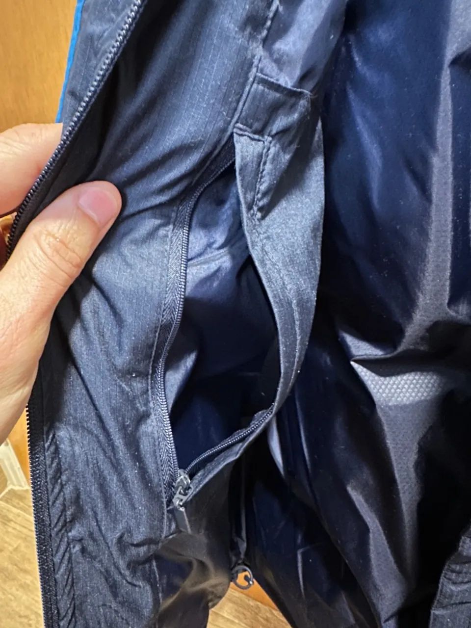 Jaqueta Adidas Azul com pluma de ganso. - Foto 4