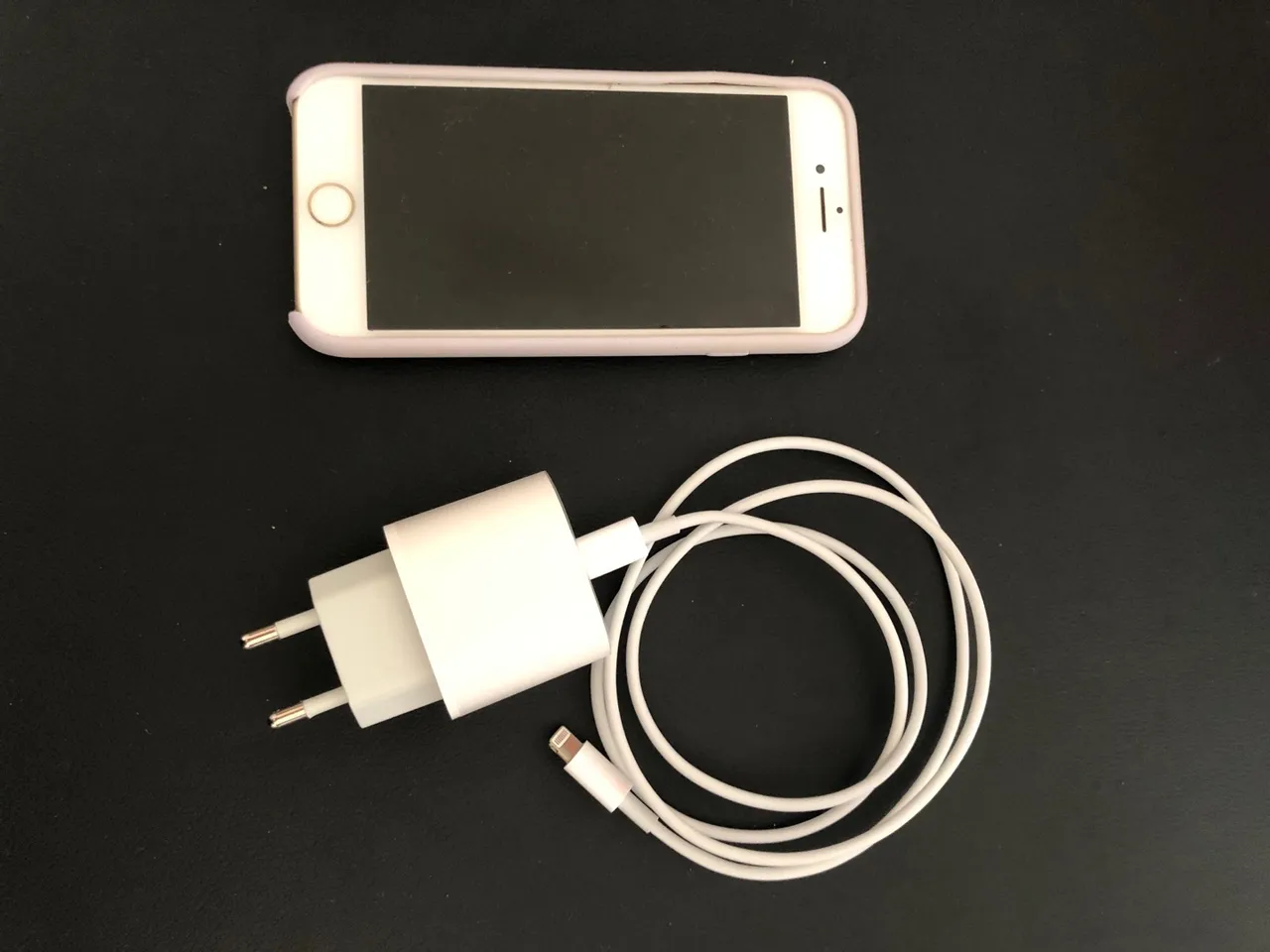 Vendo iPhone 7 em excelentes condições.