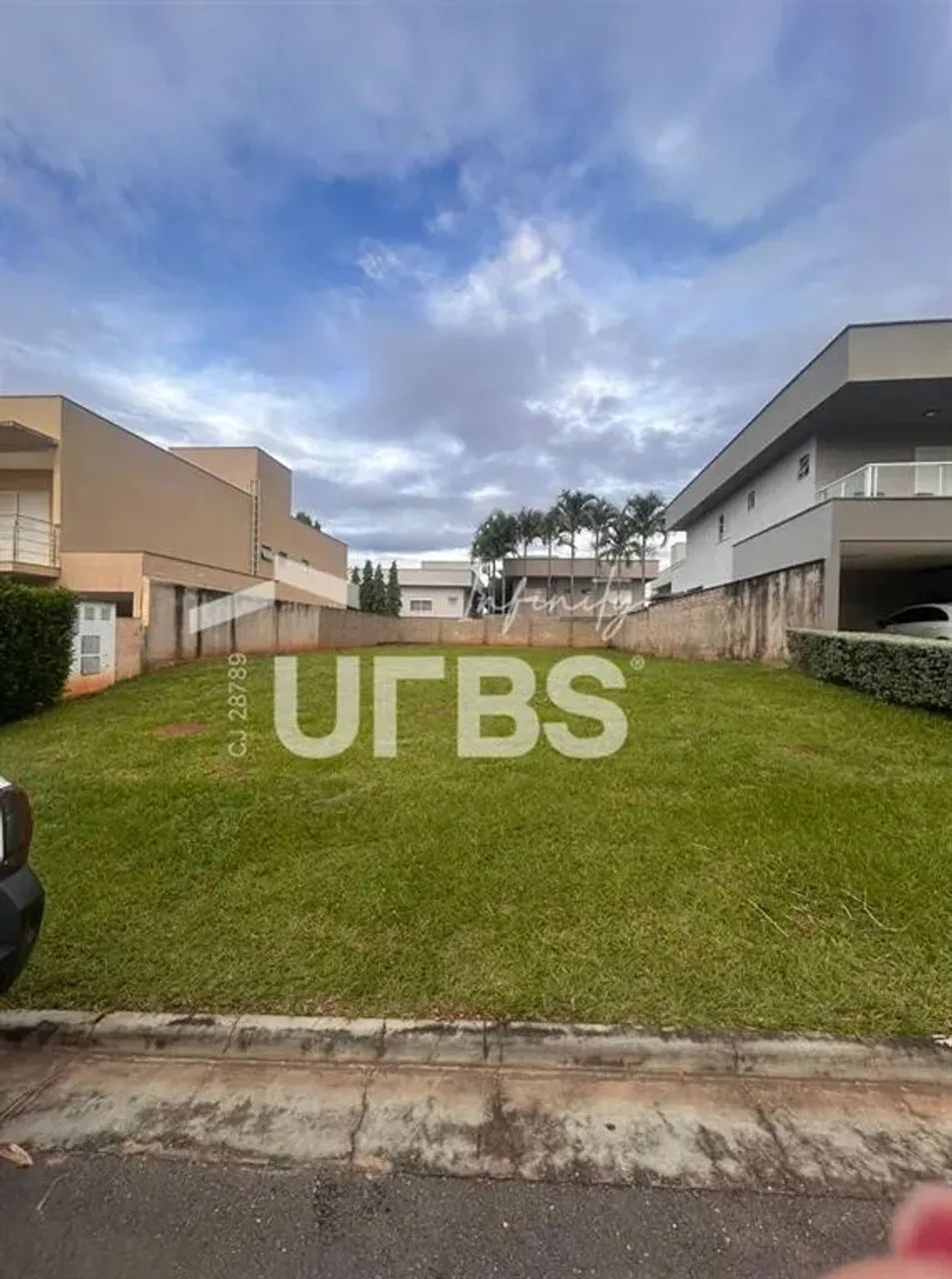 Terreno amplo em condomínio fechado nos Jardins Verona, Goiânia!