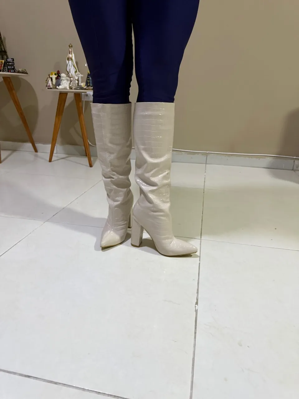 Bota feminina bege cano longo