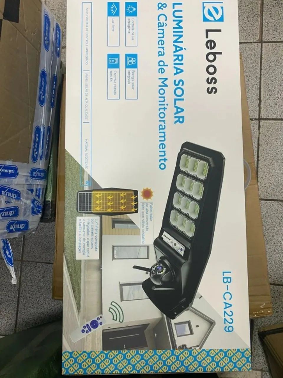 Refletor Solar LED C/ Câmera Wi-Fi + Sensor Presença + Controle | IP67 - Foto 3