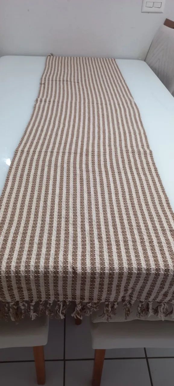 Caminho de Mesa Listrado em Algodão com Franjas