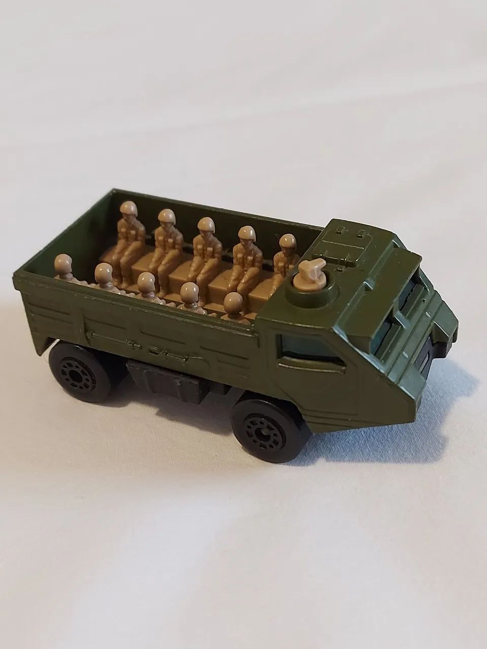 Miniatura de Caminhão Militar Antigo