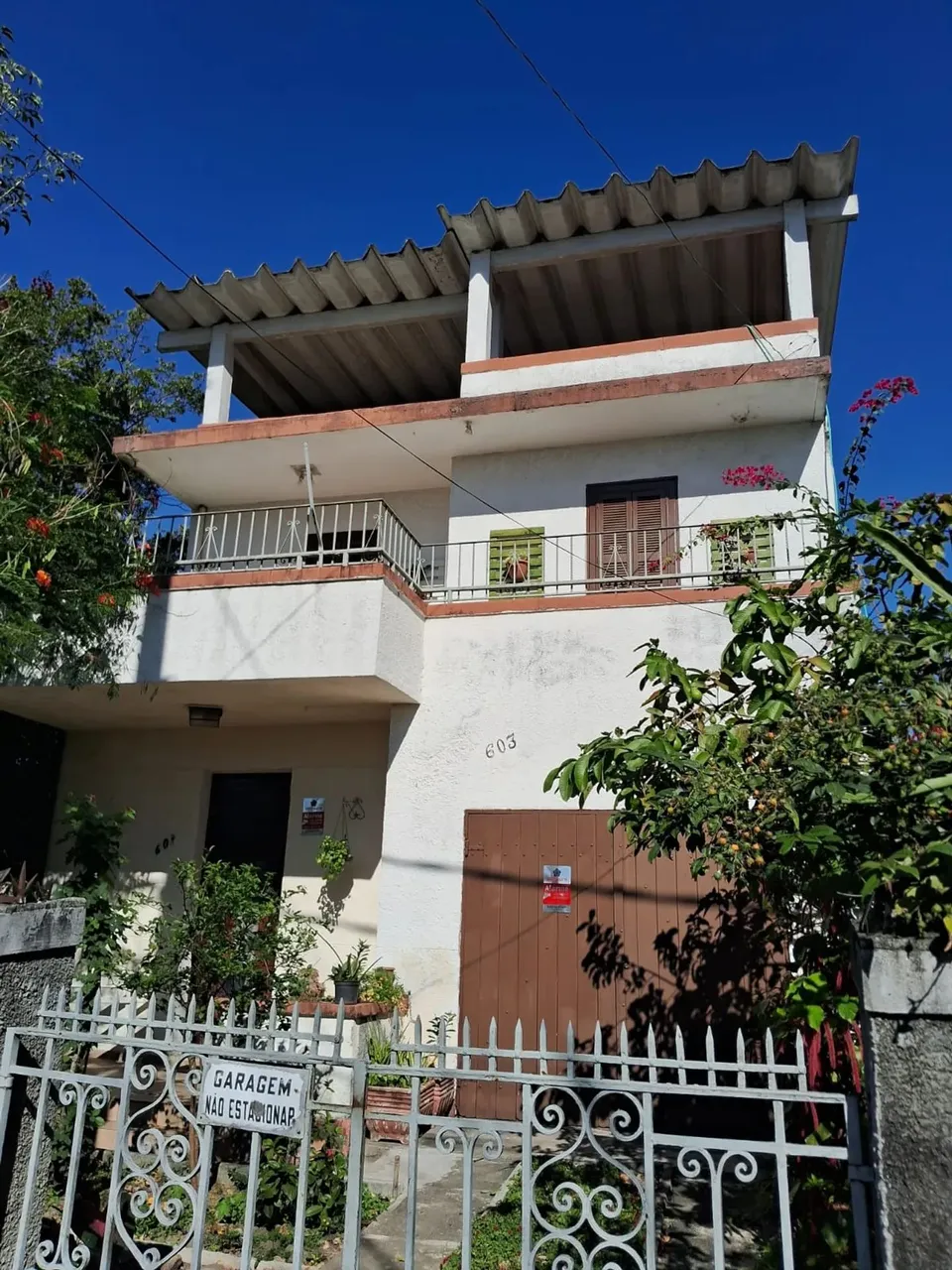 Casa para venda possui 331 metros quadrados com 4 quartos