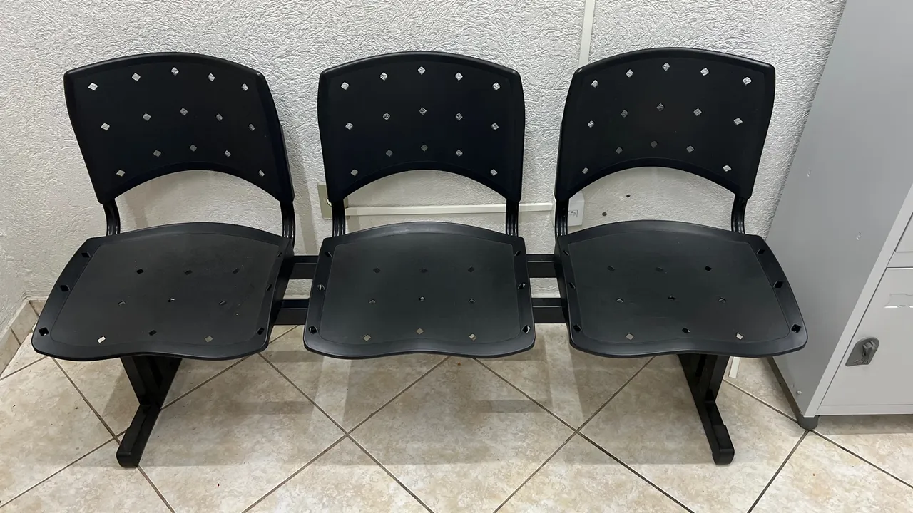 Longarina 3 Lugares - Conforto e Resistência para Recepção ou Escritório