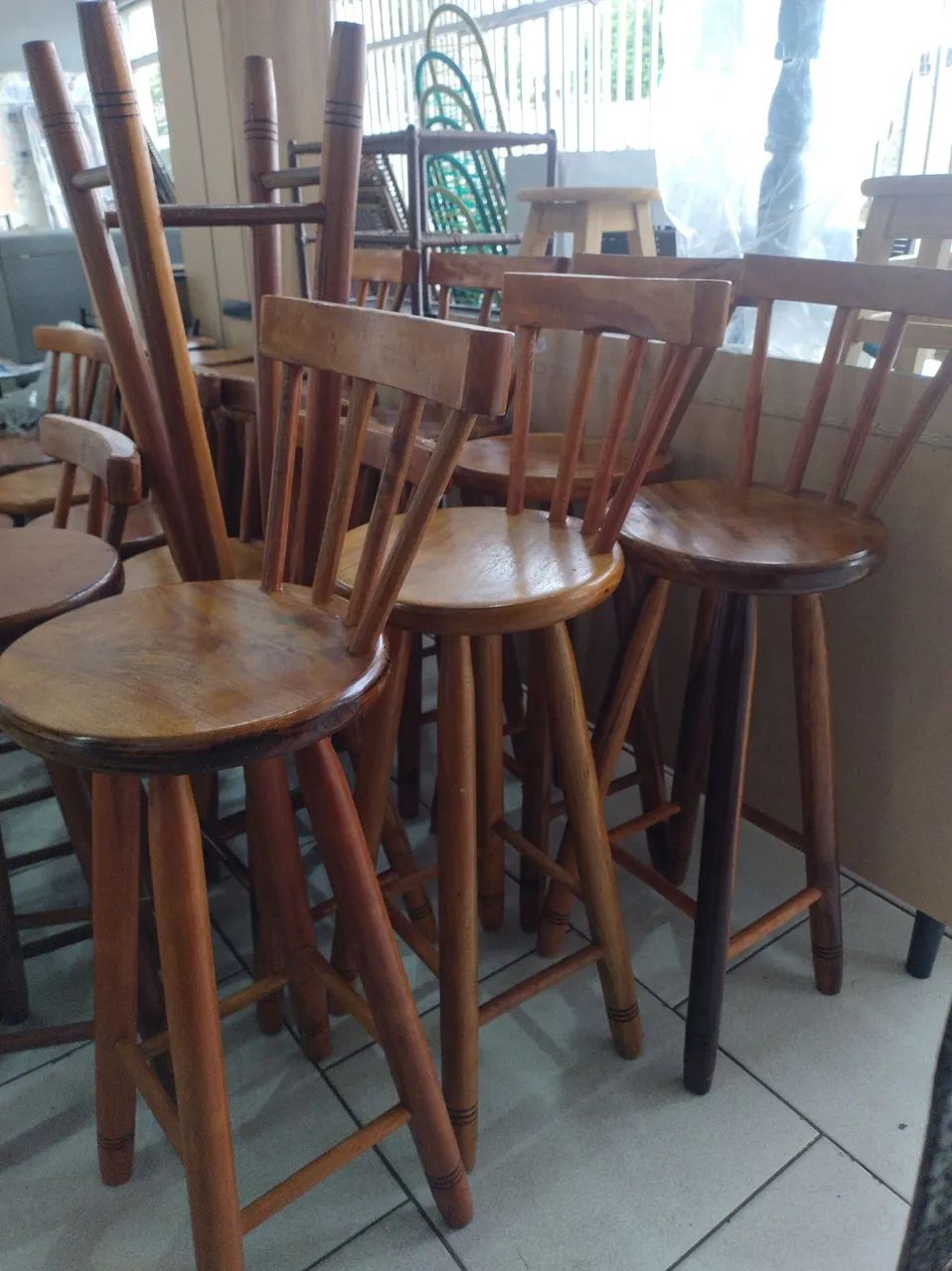 Banqueta altas PEROBA com encosto 
