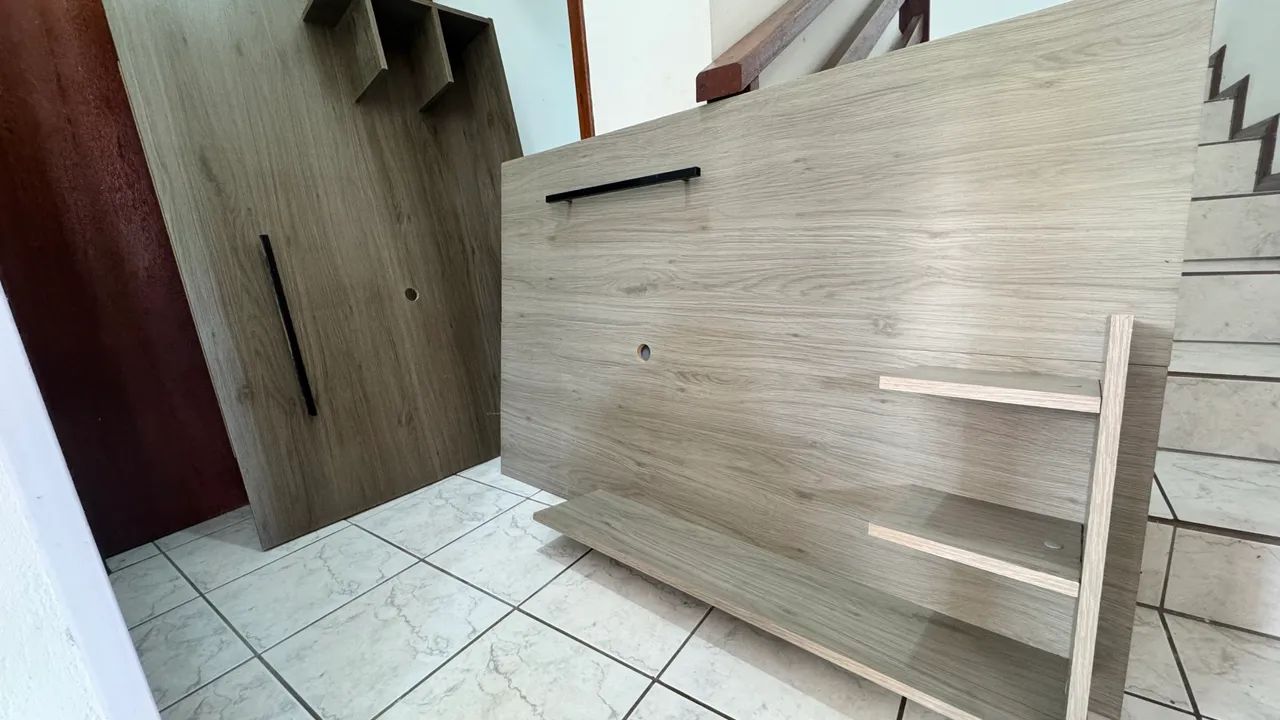 Vendo dois painéis de tv, de até 50 polegadas 