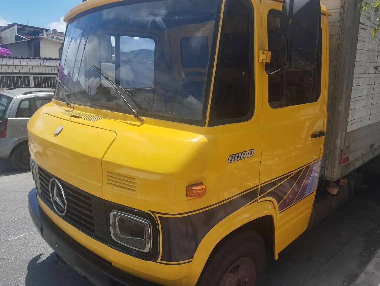 Vende se Caminhão Baú 608 ano 85/86 - Foto 3