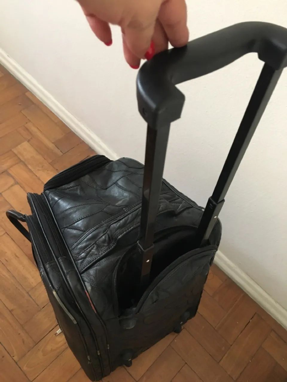 Bolsa de viagem preta em couro legitimo - Foto 3
