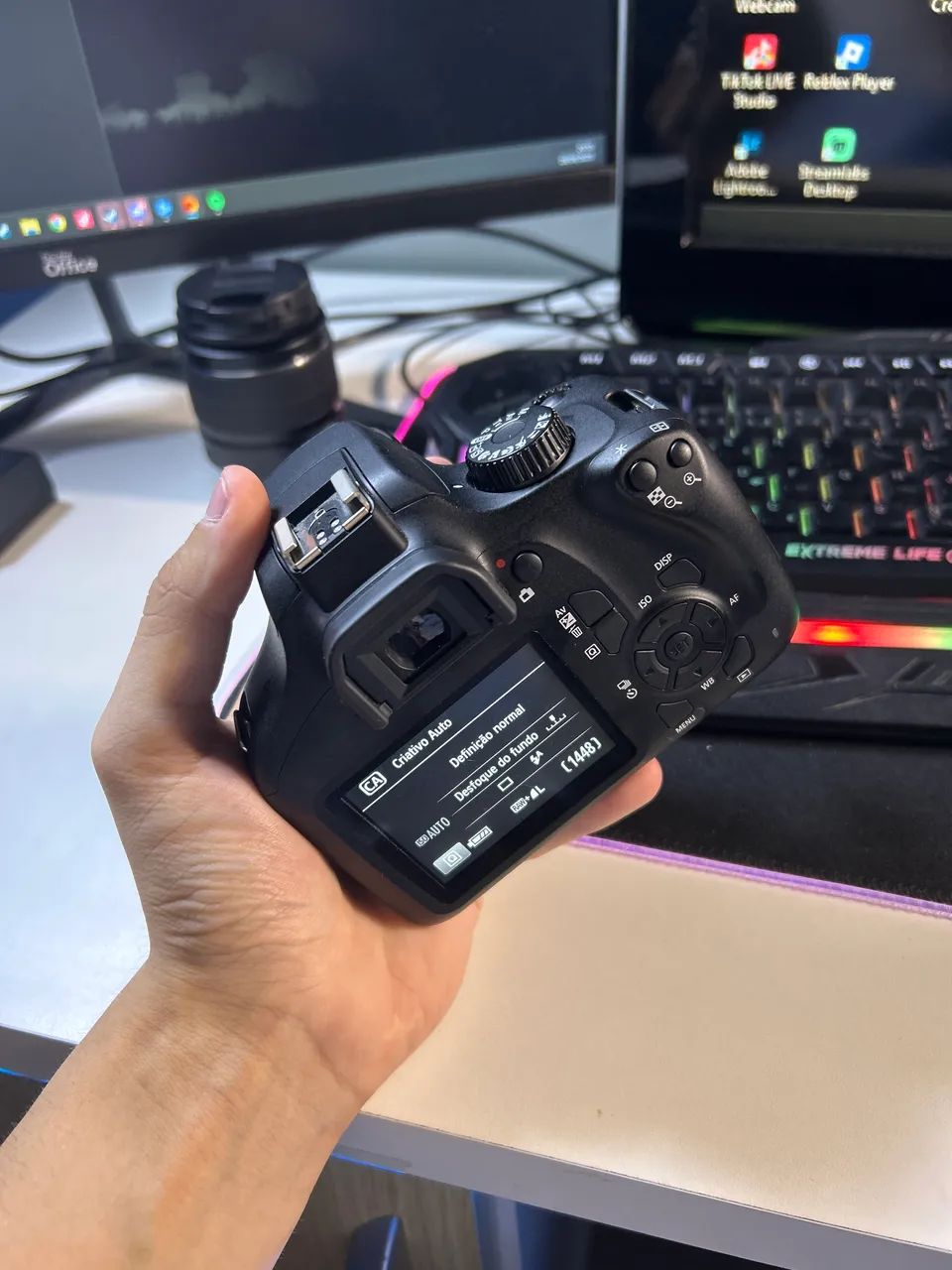 Câmera cânon eos T100 com lente 18-55mm, com carregador e cordão