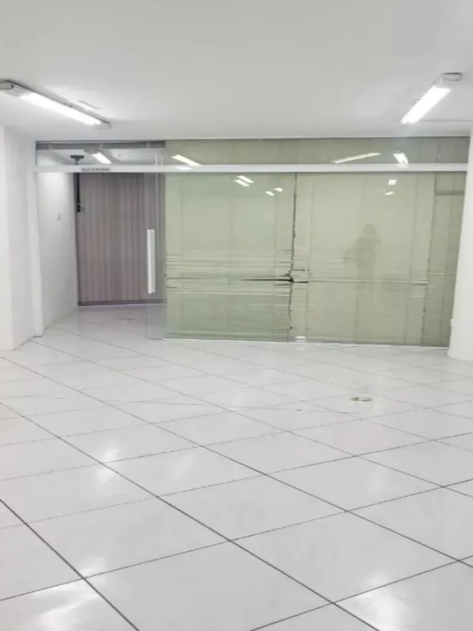 Conjunto Comercial à venda na Sé com 70m² 2 banheiros