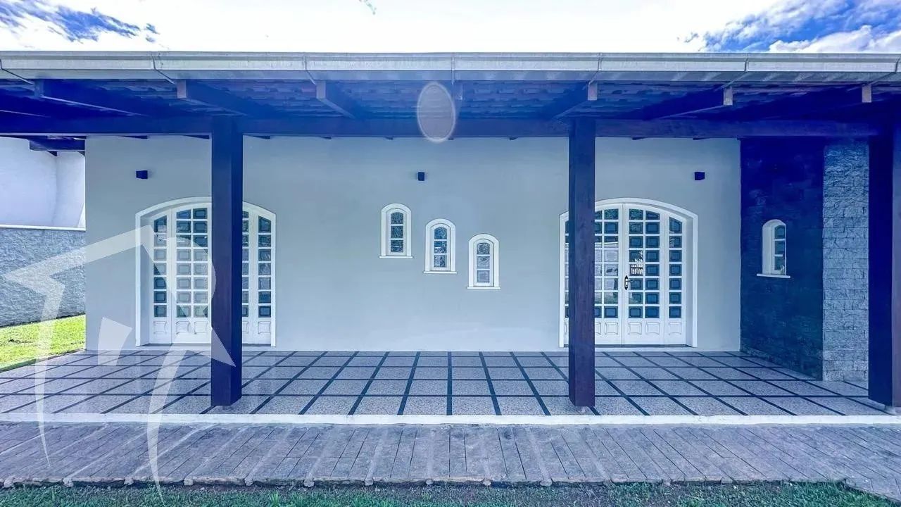 Casa de esquina com piscina, 3 dormitórios localizado na cidade de Ascurra sc