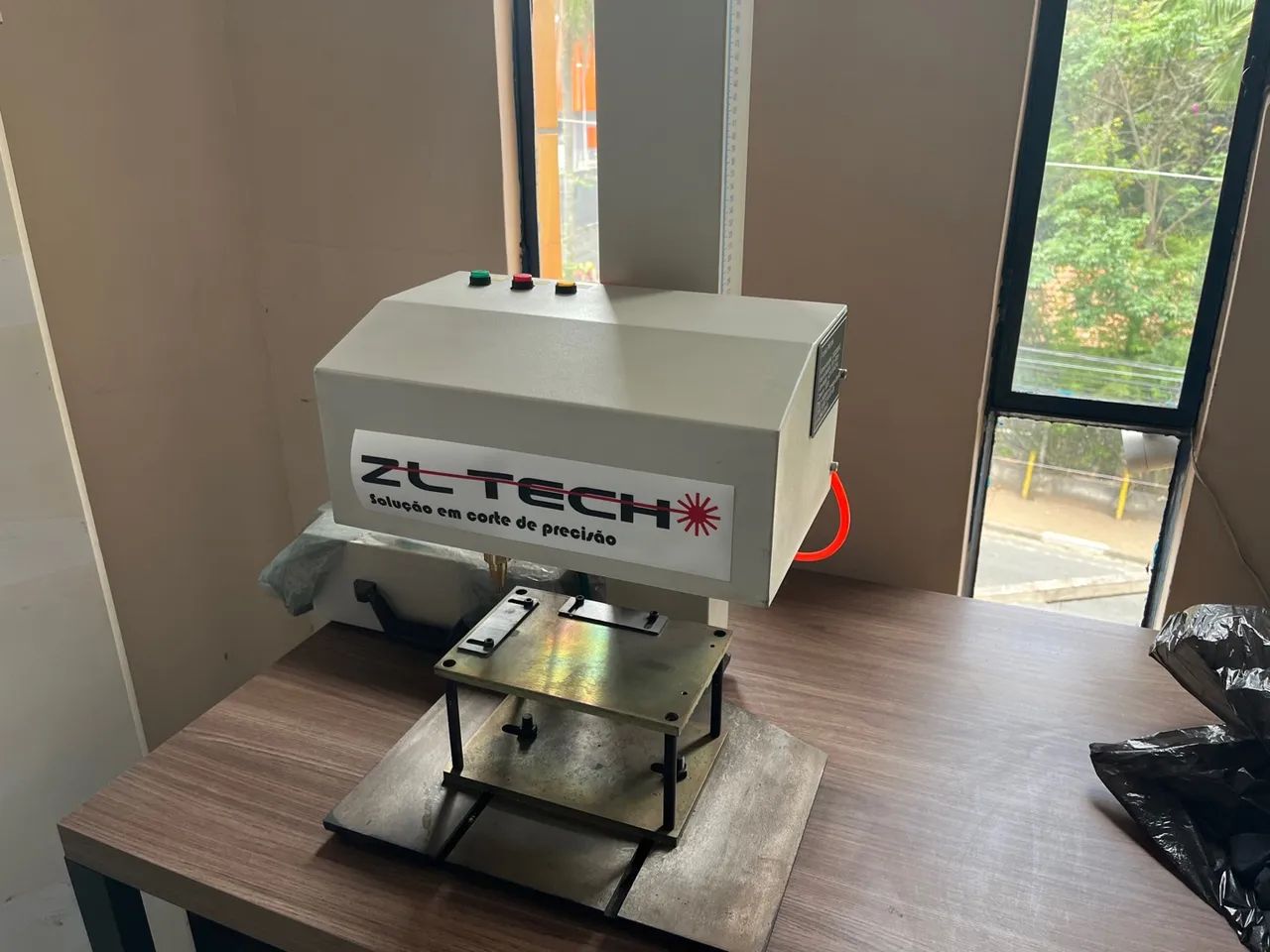 Puncionadeira para gravação de metais cnc - Foto 3