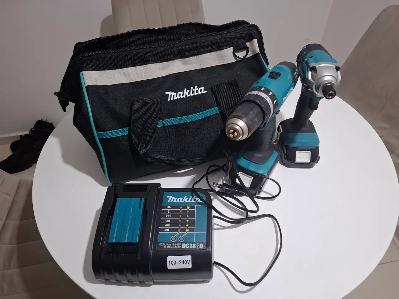 Kit Furadeira e Parafusadeira Makita + bolsa