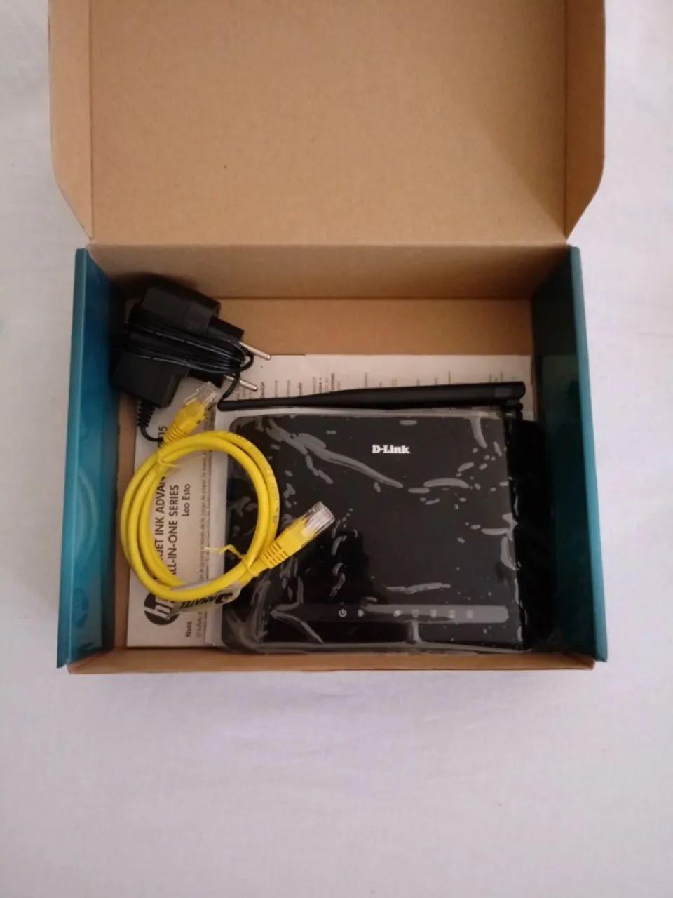 Roteador Wi-Fi D-Link com Fonte e Cabo de Rede