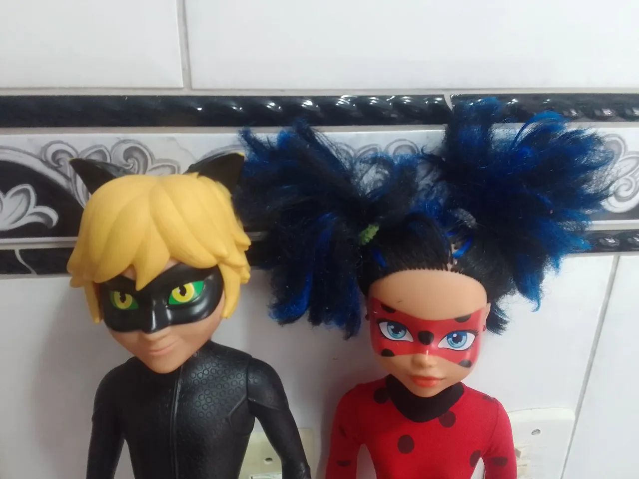 Bonecos Cat Noir e Ladybug - 55cm. - Foto 2