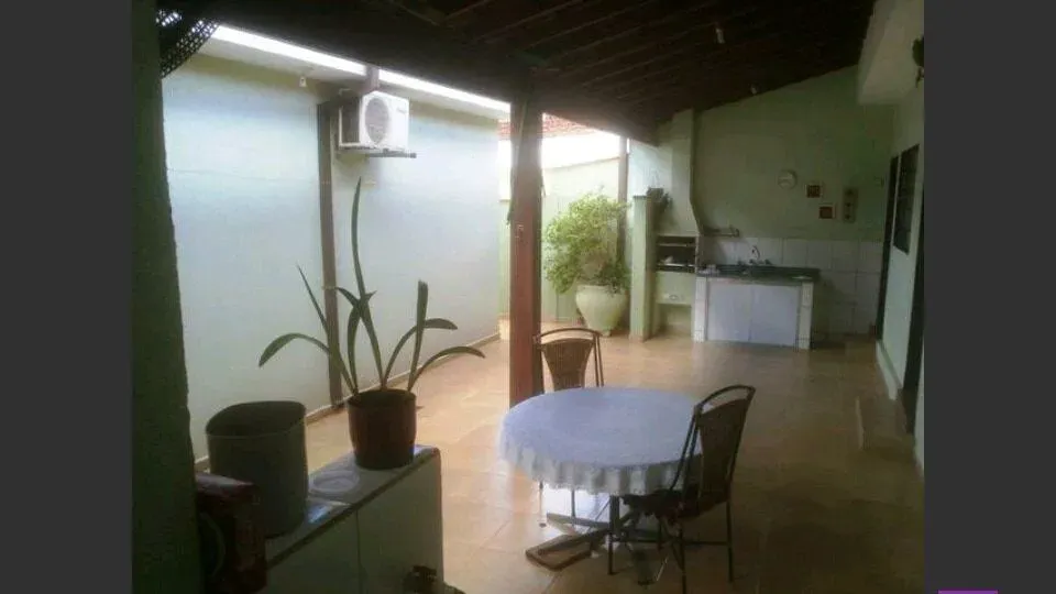 Casa completa no Jd Iraja | É aqui na Rosa e Rangel  Consultoria e Assessoria Imobiliária