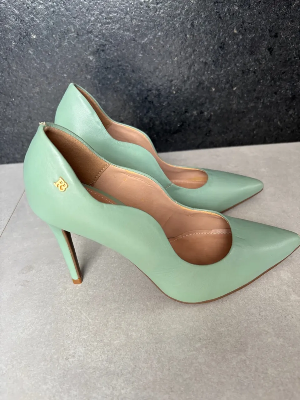 Scarpin Verde Claro - Elegância e Estilo