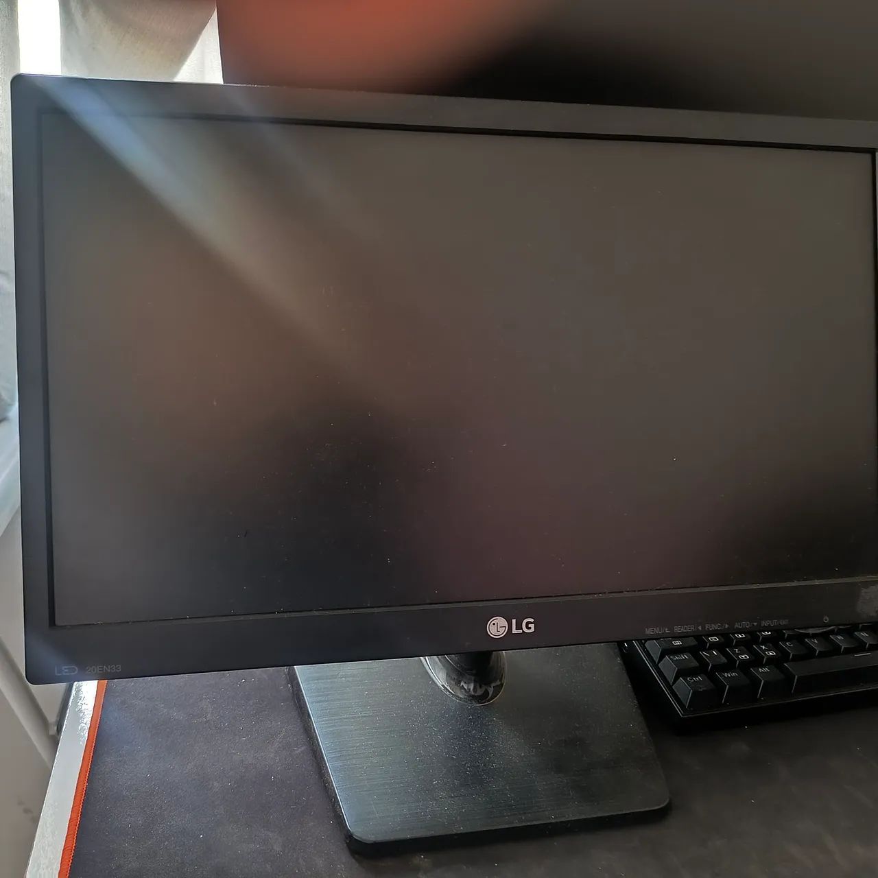 22-inch LG Monitor64168565984002121