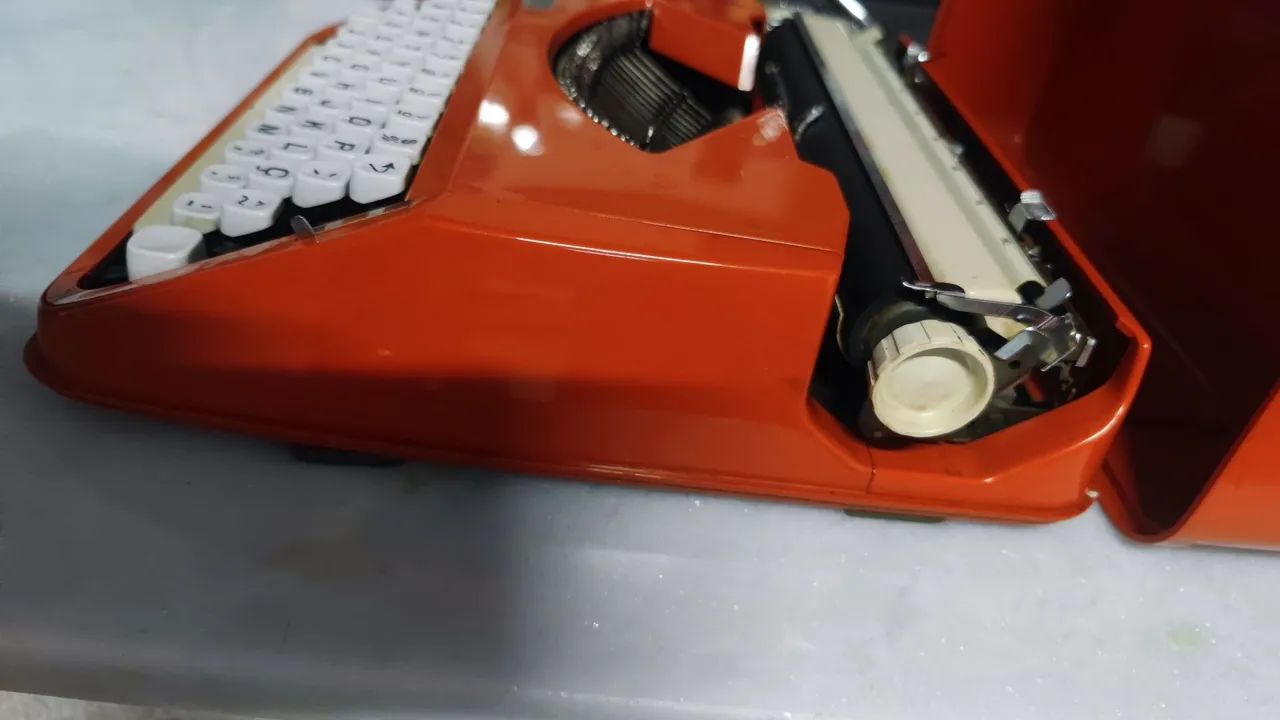 Máquina de escrever Hermes 1970 e 1980 ótimo para colecionadores - Foto 5