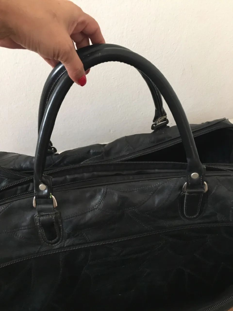 Bolsa de viagem preta em couro legitimo - Foto 4