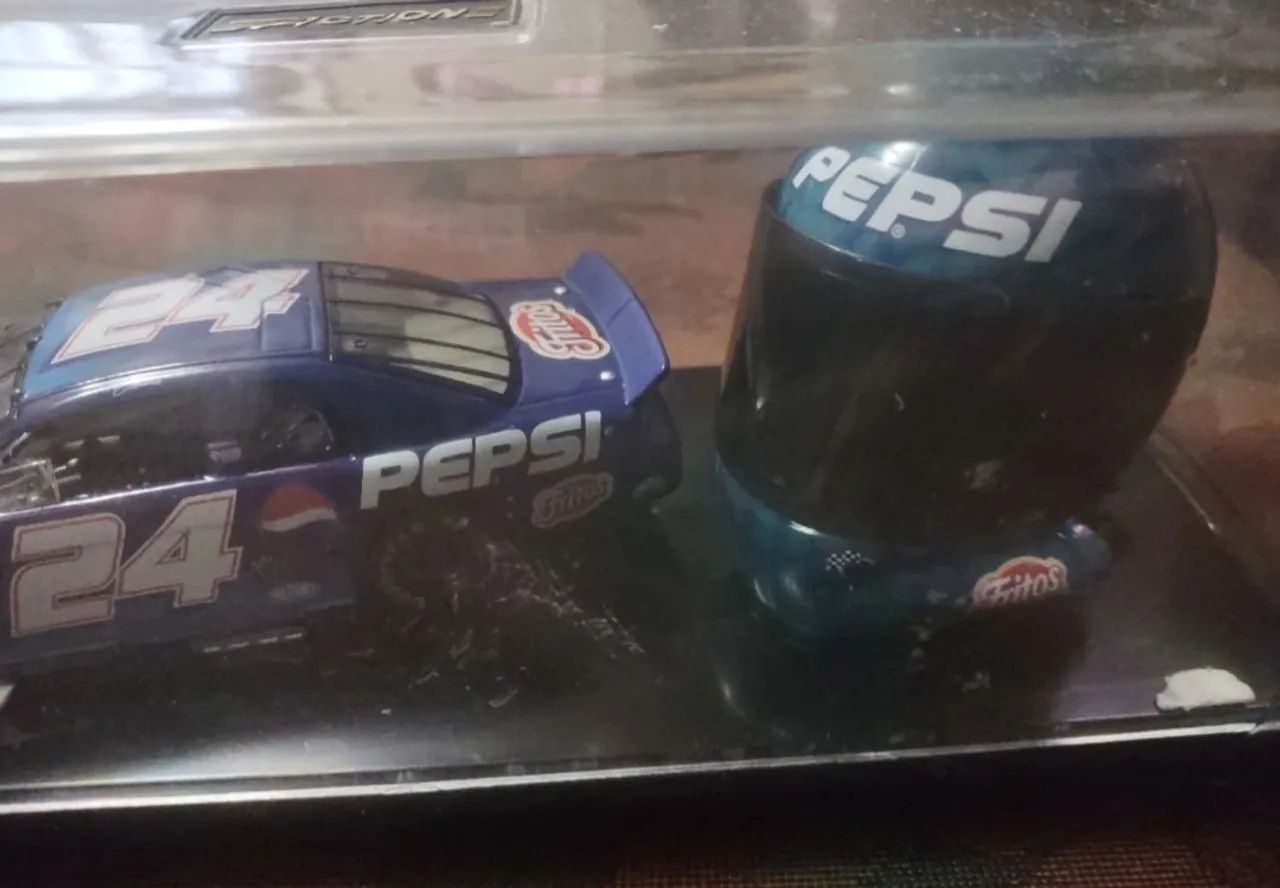 Miniatura Jeff Gordon com Capacete edição Limitada escala 1:32 - Foto 5