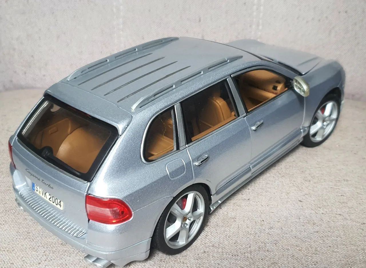 Porsche Cayenne Turbo Maisto 1:18 - Hobbies e coleções - Jardim