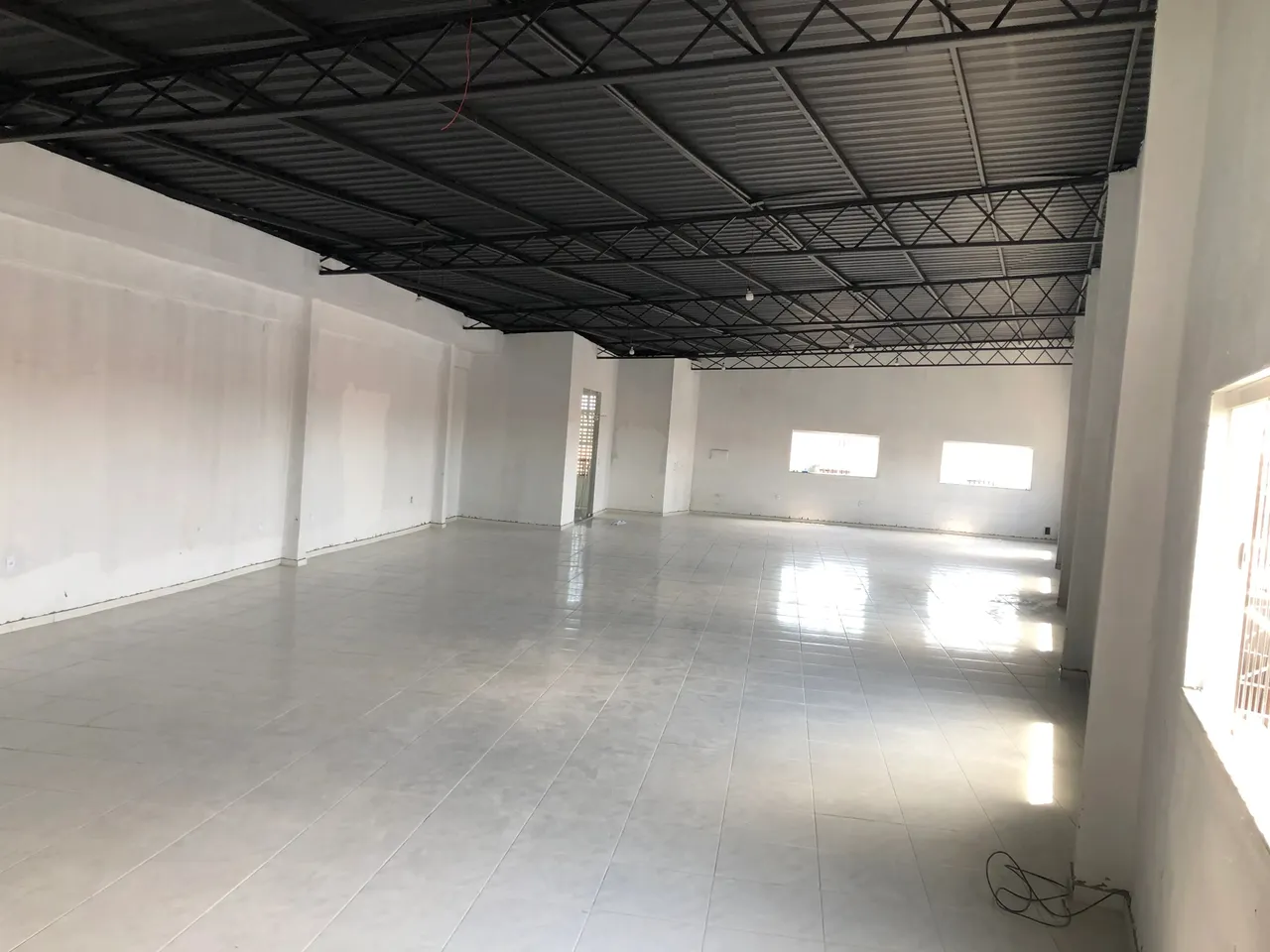 ALUGO excelente salões 300 metros quadrados em Bequimão - São Luís - MA