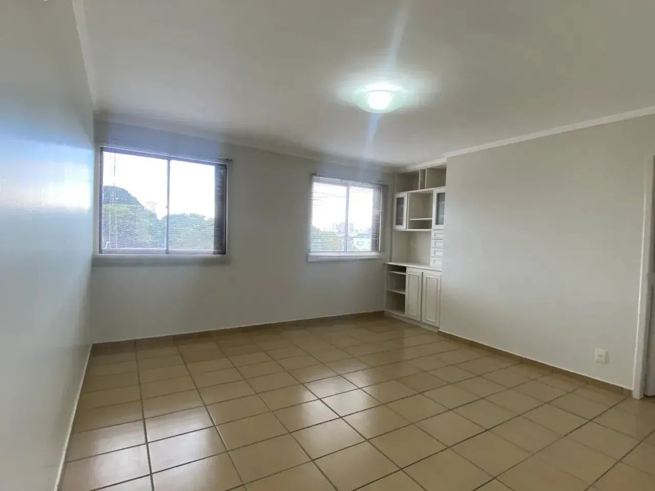 Imóvel para aluguel possui 115 metros quadrados com 3 quartos - Foto 2