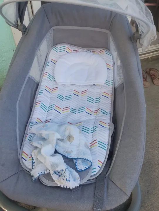 Cadeirinha para bebê com mosquiteiro