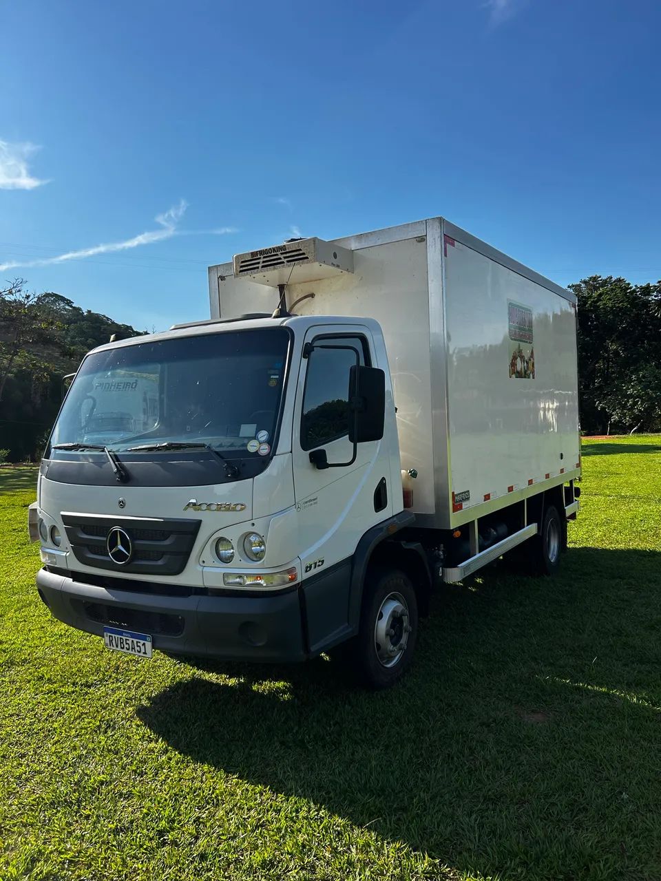 MB 815 BAÚ RESFRIADO BAIXÍSSIMO KM 