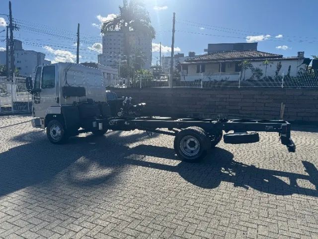 Ford Cargo 815 Ano 2011 Com AC - Foto 4