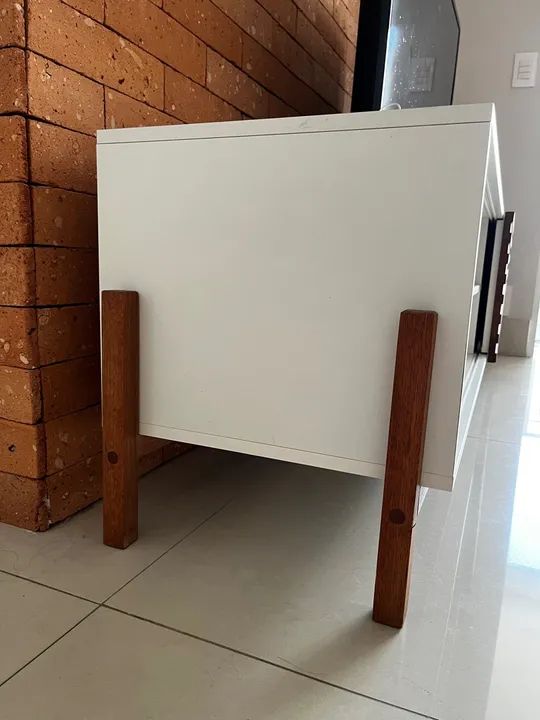 Rack em madeira cor jatobá e MDF banco - Foto 5